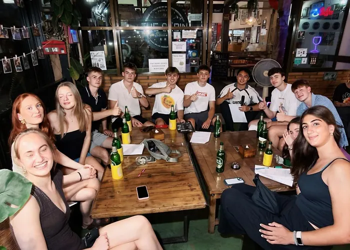 The Cabin Backpackers Hostel & Bar เชียงใหม่